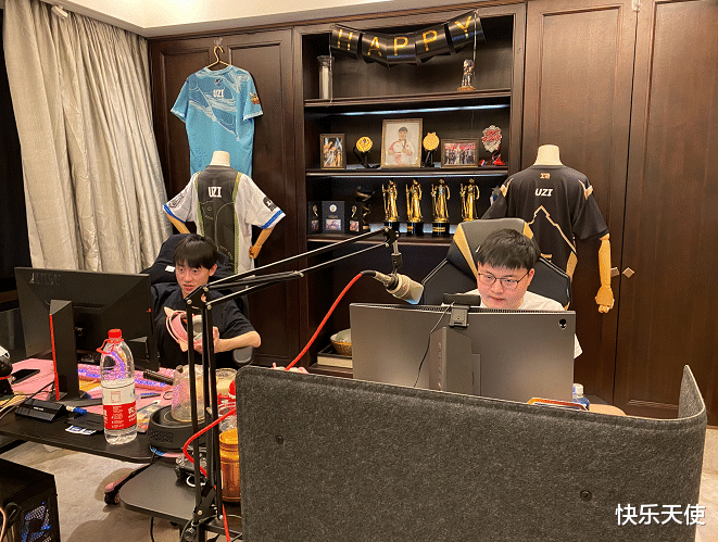 九游体育官网包含上海海港今晚更衣室发声Uzi在美国队比赛中爆冷，媒体一致点评：转会期上海海港调整名单以备德国杯的词条