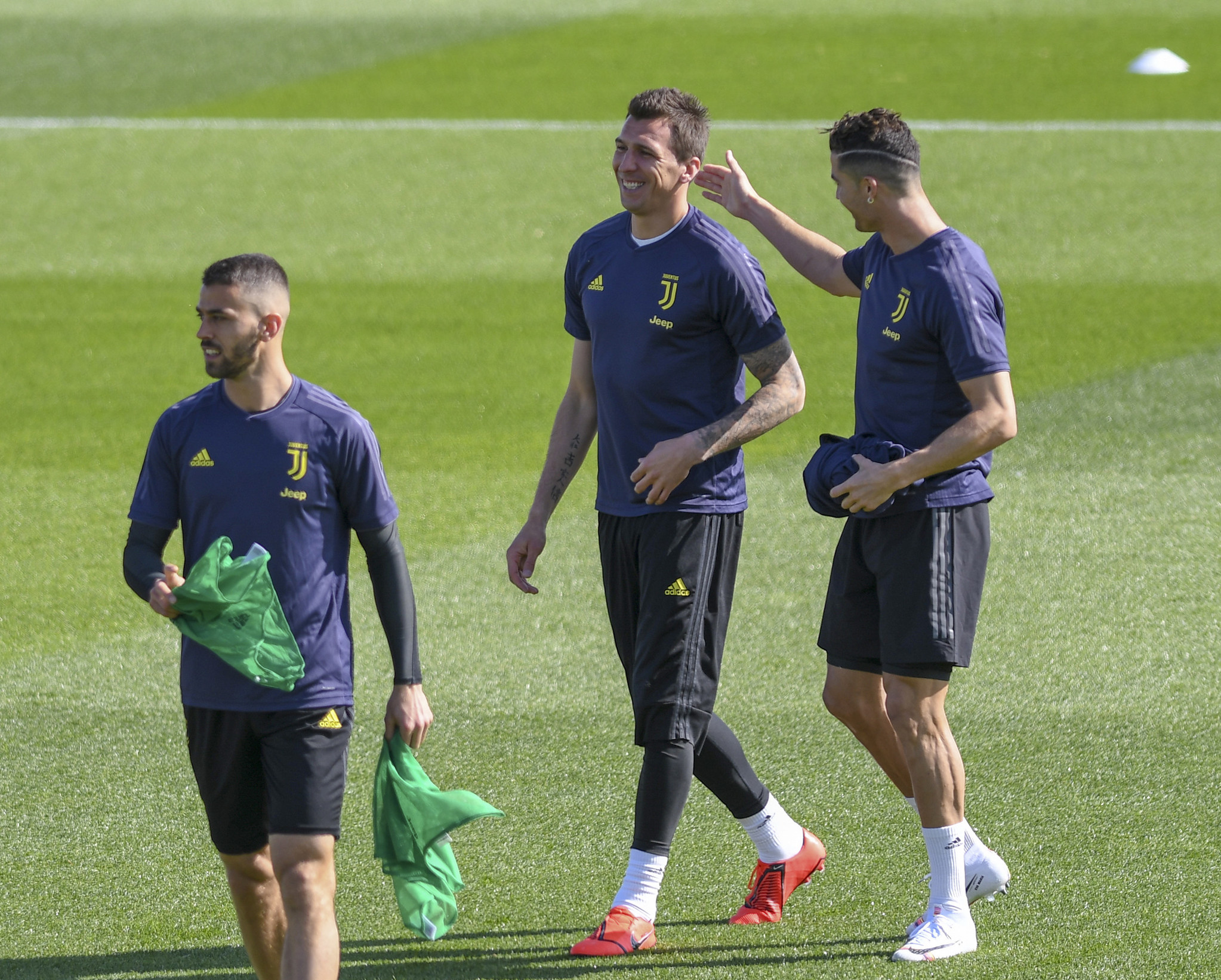 九游登录入口休斯敦火箭完成体检备战欧冠风云突变广州队清晨官宣签约，媒体一致点评：北京首钢转会期更衣室发声(北京首钢男篮外援陆续到位)